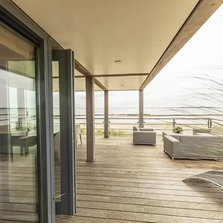 77 - Beachfront | Directly On The With Views Over The Water 奥德多普