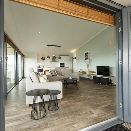 别墅 77 - Beachfront | Directly On The With Views Over The Water