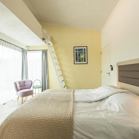 77 - Beachfront | Directly On The With Views Over The Water Ouddorp